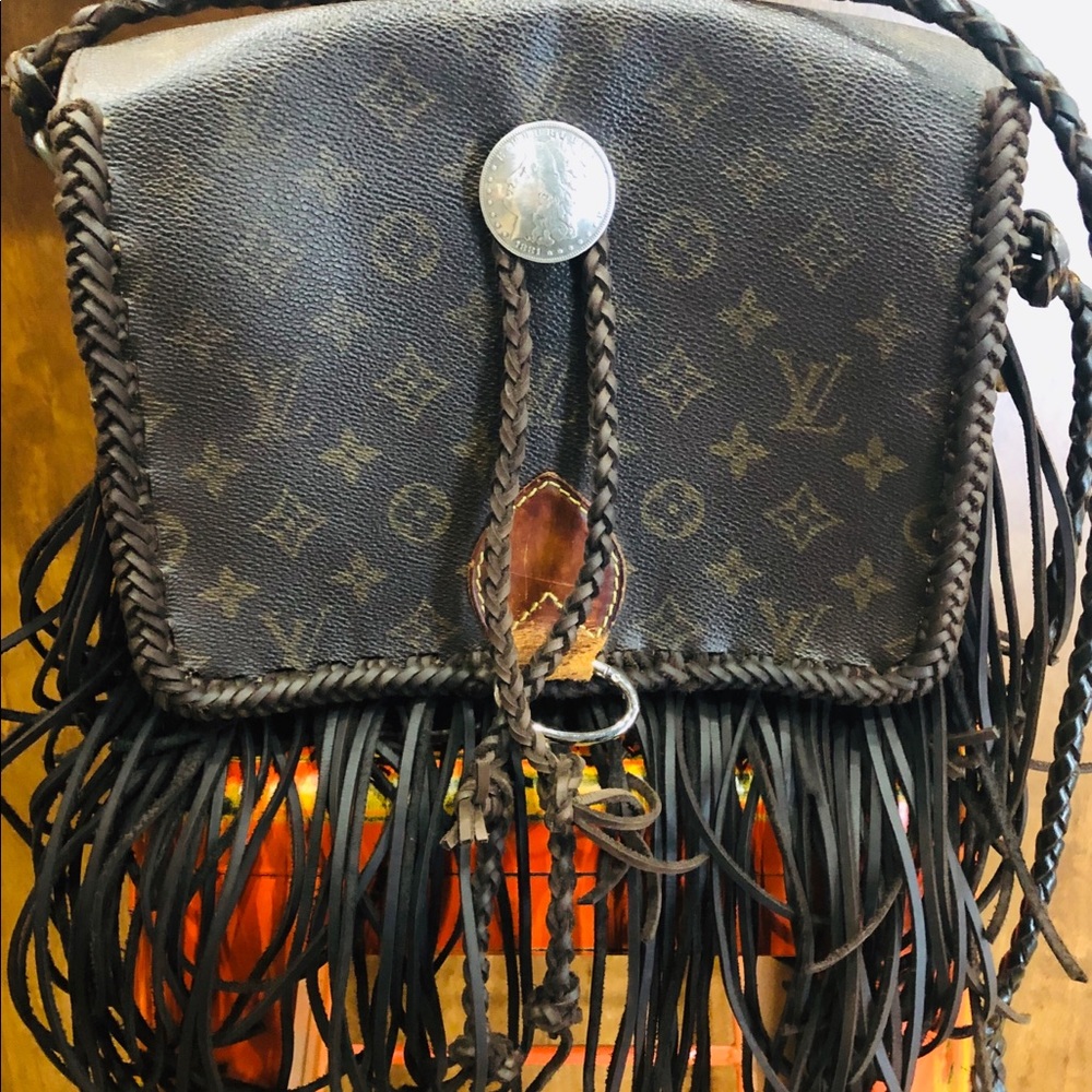 Louis Vuitton cartouchiere